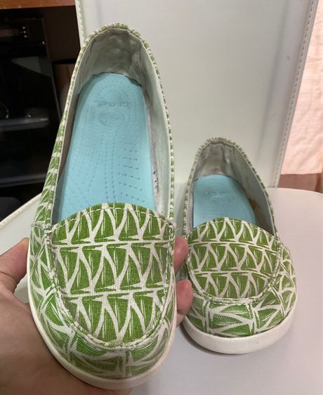 รองเท้าคัทชู Crocs รูปที่ 13