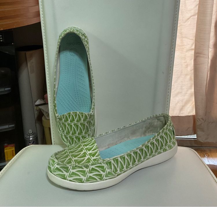 รองเท้าคัทชู Crocs รูปที่ 17