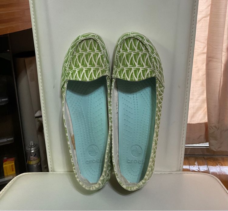 รองเท้าคัทชู Crocs รูปที่ 16