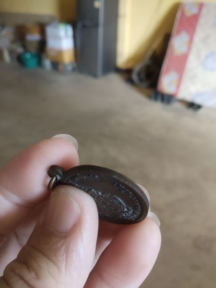 พระเหรียญเนื้อทองแดงทรงกลม(พระรูปเหมือนพระหลวงพ่อคูณปริสุทโธวัดบ้านไร่(รุ่นค้ำคูณราชมงคล)จังหวัดนครราชสีมาปี2539)พระบ้านพระเครื่องรางของมงคล รูปที่ 16