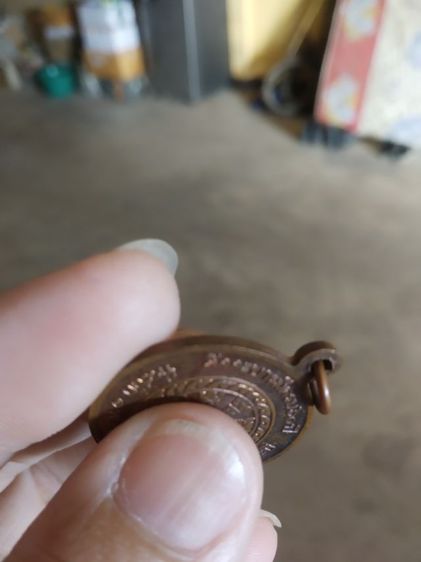 พระเหรียญเนื้อทองแดงรูปทรงกลม(พระอาจารย์จำเนียรวัดถ้ำเสือ(สัจจะบารมีครบ60ปี)(เกจิแดนใต้)(จังหวัดกระบี่ปี2539))พระบ้านพระเครื่องรางของมงคล รูปที่ 11