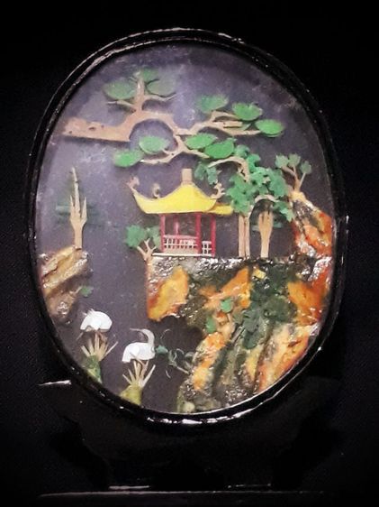 ศิลปจีน สำหรับตั้งโชว์ ทำจากไม้ในกรอบไม้และกระจก งานเก่าเกือบ 40 ปี(เก่าเก็บ) ขนาด 3×10×16 ซ.ม. MADE IN CHINA รูปที่ 2