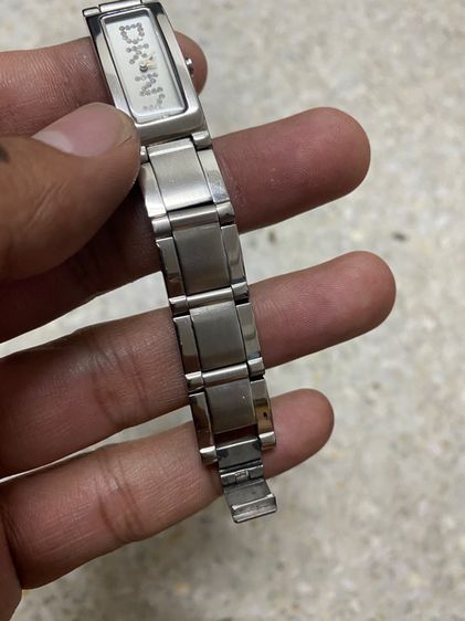 นาฬิกายี่ห้อ DKNY  ของแท้มือสอง สแตนเลสทั้งเรือน สายยาว 6 นิ้ว  950฿ รูปที่ 4
