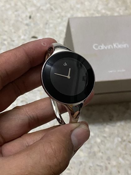 นาฬิกายี่ห้อ CK Calvin Klein   ควอทซ์ สวิสเมด  ทรงกำไล ข้อมือประมาณ 16 เซนติเมตร  1400฿ รูปที่ 1
