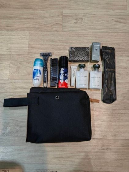 กระเป๋าผ้าสีดำ ทรงกล่อง ใส่ของ อุปกรณ์เดินทางสำหรับท่านชาย ของสายการบิน Emirates Airways สภาพใหม่