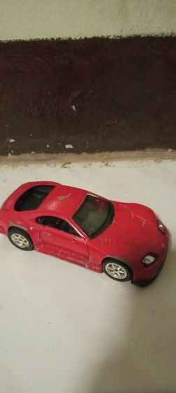 รถเหล็กสีแดง