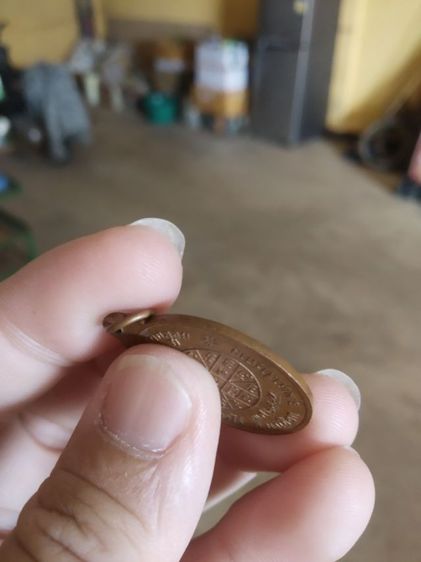 พระเหรียญเนื้อทองแดง(พระรูปเหมือนพระครูมงคลเขมาจารย์หลังยันต์(วัดบ้านดอยกลอย)(จังหวัดมหาสารคามปี2548)(84ปี))พระบ้านพระเครื่องรางของมงคล รูปที่ 16