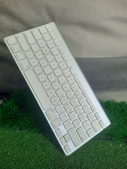 ขอขาย Keyboard Apple wireless รุ่นใช้แบตเตอรี่ชนิดก้อน Alkaline 2ก้อน.ขนาด 13×28ซม.สามารถเชือมต่อทุกอุปกรณ์การพิมพ์แบบกระทัดรัด รูปที่ 8