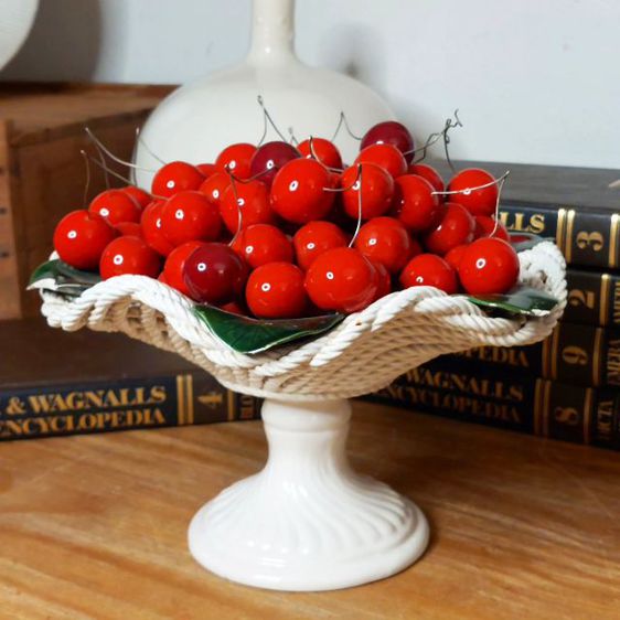 Vintage Bassano Italy Majolica Latice Basket Cherriesเชอรี่เซรามิกในตระกร้าสานจากอิตาลี สวย ใบใหญ่ วางตกแต่งโดดเด่นมากครับมีตำหนิ ตามภาพครับ รูปที่ 3