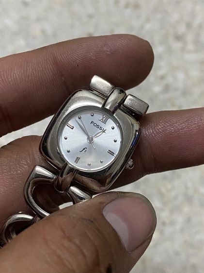 นาฬิกายี่ห้อ FOSSIL  ของแท้มือสอง สแตนเลส สายยาว 14.5 เซนติเมตร   750฿ รูปที่ 2