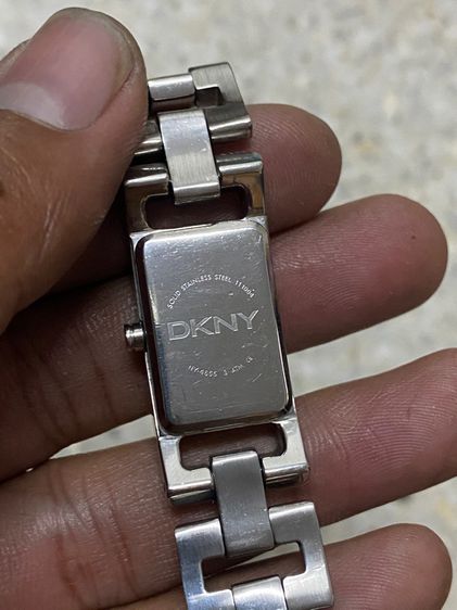 นาฬิกายี่ห้อ DKNY  ควอทซ์ ของแท้มือสอง  สแตนเลสทั้งเรือน  สายยาว 16 เซนติเมตร   900฿ รูปที่ 3