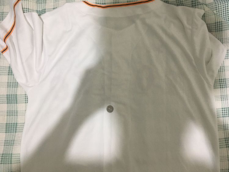 เสื้อเบสบอล TOKYO แบรนด์ UNDER ARMOUR สีขาว รูปที่ 7