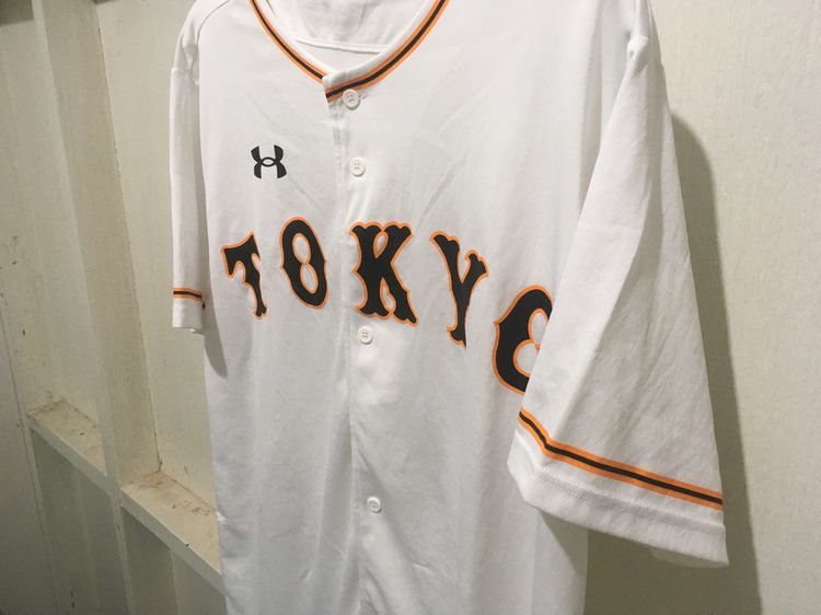 เสื้อเบสบอล TOKYO แบรนด์ UNDER ARMOUR สีขาว รูปที่ 5