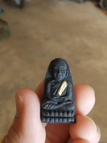 พระเนื้อว่านดำผสมผง(พระรูปเหมือนพระหลวงปู่ทวดฝังตะกรุด(เนื้อออกสีดำ)(วัดแสงธรรมบุราราม)(จังหวัดสมุทรปราการ))พระบ้านพระเครื่องรางของมงคล รูปที่ 5