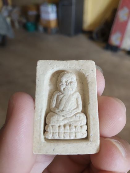 พระเนื้อว่านผสมผง(พระรูปเหมือนพระหลวงปู่ทวด(พระหลวงพ่อปกรณ์)(วัดถ้ำผาแด่น)(จังหวัดสกลนครปี2559)(พระเกจิ))พระบ้านพระเครื่องรางของมงคล รูปที่ 7