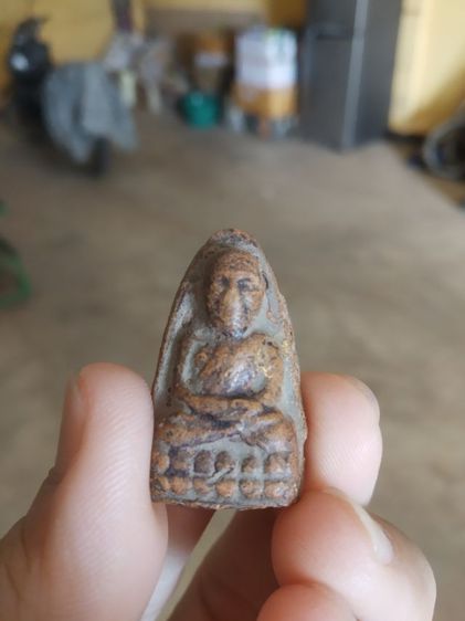 พระเนื้อดินผสมผง(พระพิมพ์พระรูปเหมือนพระหลวงปู่ทวดหลังเรียบ(เนื้อออกสีส้มเข้ม)(ไม่ทราบเกจิที่สร้าง)(070305))พระบ้านพระเครื่องรางของมงคล รูปที่ 3