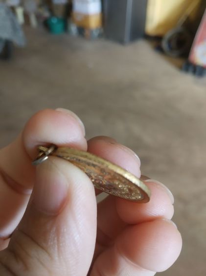 พระเหรียญเนื้อกะไหล่ทอง(พระหลวงพ่อโสธร(ลงยาสีน้ำเงิน)หลังพระครูปลัดตี๋วัดบางเสาธง(ฉลองกรุงรัตนโกสินทร์200ปี)(กรุงเทพมหานครปี2525))พระบ้าน รูปที่ 16