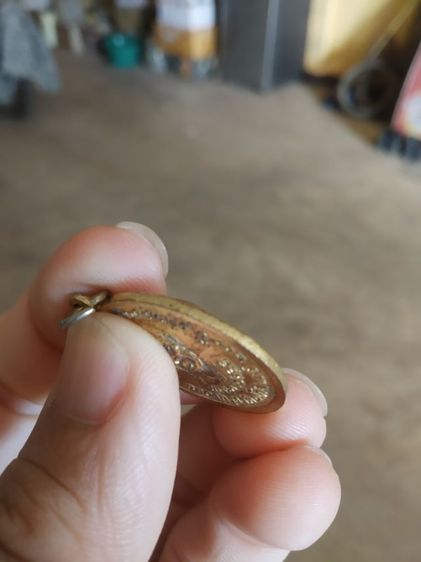 พระเหรียญเนื้อกะไหล่ทอง(พระหลวงพ่อโสธร(ลงยาสีน้ำเงิน)หลังพระครูปลัดตี๋วัดบางเสาธง(ฉลองกรุงรัตนโกสินทร์200ปี)(กรุงเทพมหานครปี2525))พระบ้าน รูปที่ 18