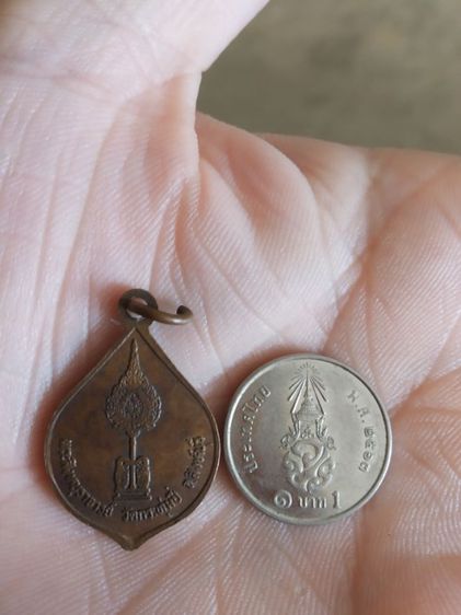 พระเหรียญเนื้อทองแดงพิมพ์เล็ก(พระสิงห์บูราจารย์(แป้น)หลังพัดยศวัดกระทุ่มปี่(จังหวัดสิงห์บุรี))พระบ้านพระเครื่องรางของมงคล รูปที่ 7