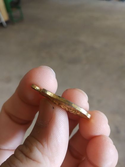 พระเหรียญเนื้อกะไหล่ทอง(พระหลวงพ่อประยูร(อนุตตโร)หลังพระพุทธทีปังกรวัดหนองปรือใหญ่พลายงาม(จังหวัดราชบุรีปี2528))พระบ้านพระเครื่องรางของมงคล รูปที่ 17