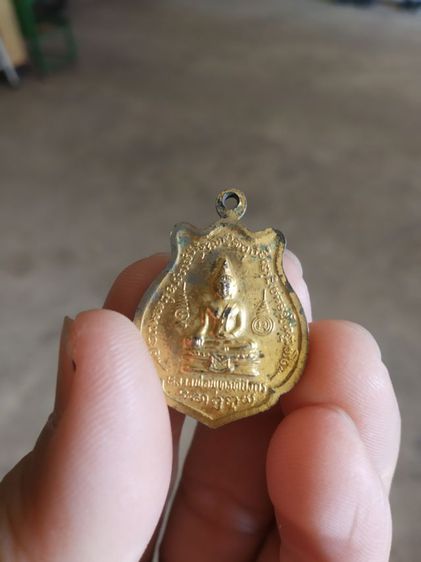 พระเหรียญเนื้อกะไหล่ทอง(พระหลวงพ่อประยูร(อนุตตโร)หลังพระพุทธทีปังกรวัดหนองปรือใหญ่พลายงาม(จังหวัดราชบุรีปี2528))พระบ้านพระเครื่องรางของมงคล รูปที่ 2