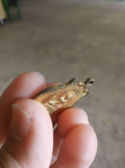 พระเหรียญเนื้อกะไหล่ทอง(พระหลวงพ่อประยูร(อนุตตโร)หลังพระพุทธทีปังกรวัดหนองปรือใหญ่พลายงาม(จังหวัดราชบุรีปี2528))พระบ้านพระเครื่องรางของมงคล รูปที่ 13