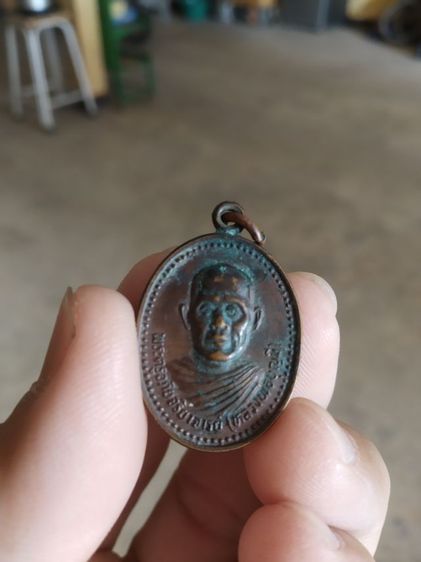 พระเหรียญ(พระครูอภัยจริยยาจารย์(พระหลวงพ่อบุญมี)หลังพระเทพวรคุณวัดท่ามะนาว(จังหวัดลพบุรีปี2532))พระบ้านพระเครื่องรางของมงคล รูปที่ 9