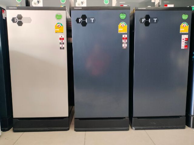 ตู้เย็นประตูเดียว toshiba 6.4 คิวเป็นสินค้าใหม่ยังไม่ผ่านการใช้งานประกันศูนย์ toshiba ราคา 3,990 บาท