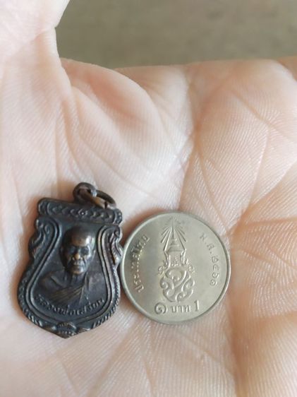 พระเหรียญเนื้อทองแดงพิมพ์เล็ก(พระรูปเหมือนพระหลวงพ่อเสงี่ยมหลังยันต์(วัดสระปทุม)(จังหวัดพิจิตรปี2548))พระบ้านพระเครื่องรางของมงคล รูปที่ 4