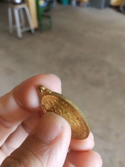 พระเหรียญเนื้อกะไหล่ทอง(พระครูมณีคณาภรณ์วัดริ้วหว้า(จังหวัดอ่างทอง))พระบ้านพระเครื่องรางของมงคล รูปที่ 14