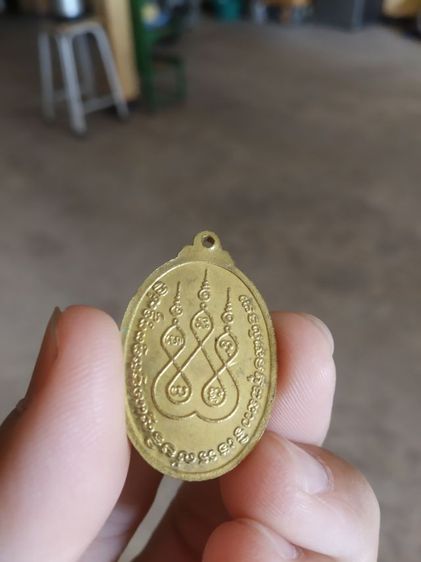 พระเหรียญเนื้อกะไหล่ทอง(พระครูมณีคณาภรณ์วัดริ้วหว้า(จังหวัดอ่างทอง))พระบ้านพระเครื่องรางของมงคล รูปที่ 6