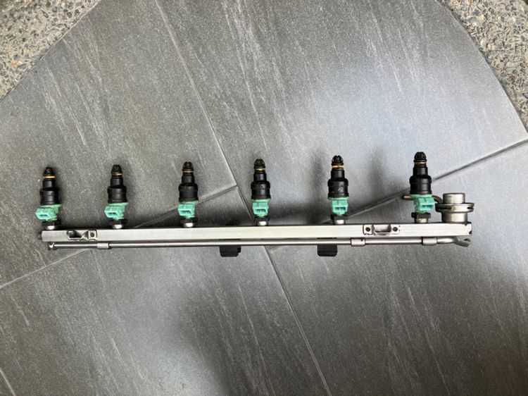 รางหัวฉีด หัวฉีดน้ำมัน 0280150415 พร้อมหัวกักน้ำมัน 0280180160597  M50B25 M52B20 M52B23 M53B25 รุ่นรถ 320i 323i 325i 520i 523i 525i รูปที่ 2