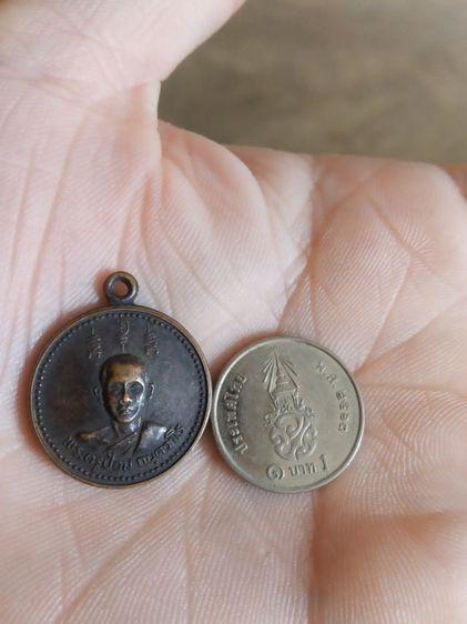 พระเหรียญเนื้อทองแดงพิมพ์เล็ก(พระรูปเหมือนพระครูป้อม(กนตวาโร)หลังยันต์(วัดสามัคคีภิรมย์)(จังหวัดปราจีนบุรีปี2528))พระเครื่องรางของมงคล รูปที่ 4