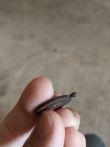 พระเหรียญเนื้อทองแดงพิมพ์เล็ก(พระรูปเหมือนพระครูป้อม(กนตวาโร)หลังยันต์(วัดสามัคคีภิรมย์)(จังหวัดปราจีนบุรีปี2528))พระเครื่องรางของมงคล รูปที่ 17