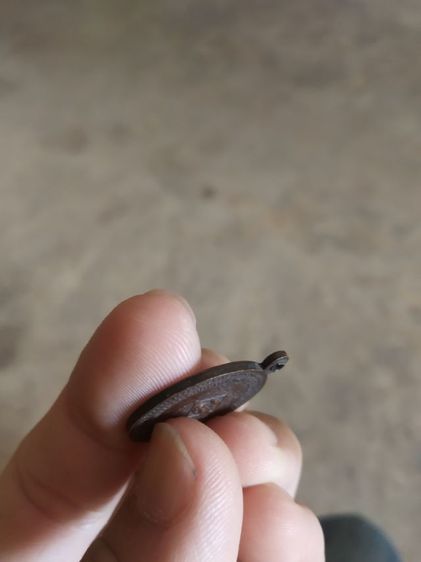 พระเหรียญเนื้อทองแดงพิมพ์เล็ก(พระรูปเหมือนพระครูป้อม(กนตวาโร)หลังยันต์(วัดสามัคคีภิรมย์)(จังหวัดปราจีนบุรีปี2528))พระเครื่องรางของมงคล รูปที่ 18