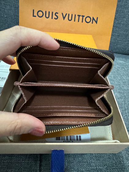 Used in good conditon LV zippy coin wallet รูปที่ 3