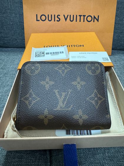Used in good conditon LV zippy coin wallet รูปที่ 2