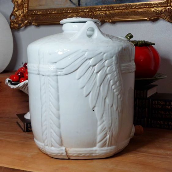 Vintage Japanese Ceramic Sake Barrel Jug Cask Dispenser.(1920)
เหยือกสาเก วินเทจ สีขาว มีรูปนกกระเรียงมงกุฎแดงด้านบนครับ รูปที่ 5
