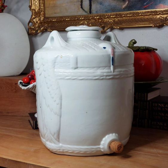 Vintage Japanese Ceramic Sake Barrel Jug Cask Dispenser.(1920)
เหยือกสาเก วินเทจ สีขาว มีรูปนกกระเรียงมงกุฎแดงด้านบนครับ รูปที่ 8