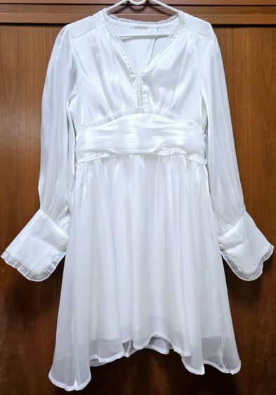 Clearance sales:White dress : No brand ชุดเดรสสีขาว  มีซับแขนยาว อก 36 ยาว 35 นิ้ว ส่วนแขนซีทรู ผ่าด้านหลัง มีซิป สภาพดีมาก ใส่ครั้งเดียว  รูปที่ 3