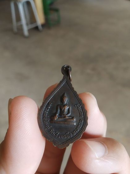 พระเหรียญเนื้อทองแดงรมดำ(พระครูนันทวุฒิคุณหลังพระหลวงพ่อใหญ่(อายุครบหกรอบ)วัดเชิงกระบือ(จังหวัดนนทบุรี))พระบ้านพระเครื่องรางของมงคล รูปที่ 4