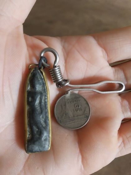 พระเนื้อชินตะกั่วในขอบทองเหลือง(พระปางลีลากำแพงทุ่งเศรษฐีหรือพระปางลีลากำแพงเขย่ง(บอกไม่ได้ว่าเกจิใดเป็นผู้สร้าง))พระเครื่องรางของมงคล รูปที่ 11