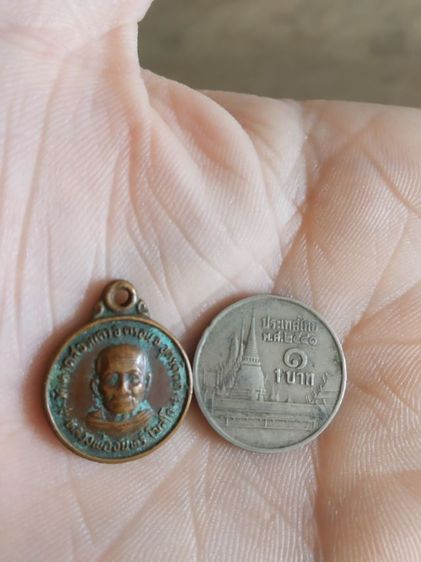 พระเหรียญเนื้อทองแดงพิมพ์เล็ก(พระหลวงพ่อจันทร์(โฆสโก)วัดหาดสองแถว(รุ่นศิษย์สร้าง)(จังหวัดอุตรดิตถ์ปี2524))พระบ้านพระเครื่องรางของมงคล รูปที่ 3
