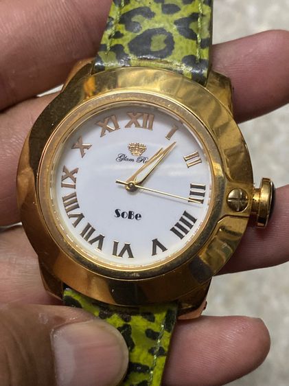 นาฬิกายี่ห้อ GLAMROCK  ควอทซ์สวิส ของแท้มือสอง เรือนใหญ่ทองใสสวย สายเดิม  ข้อมือไม่เกิน 7 นิ้ว   1200฿ รูปที่ 2