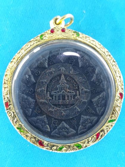 องค์จตุคาม รามเทพ รุ่นบูรณะหลักเมือง 47 เนื้อว่านดำปัดทอง เลี่ยมตลับชุบทอง รูปที่ 3