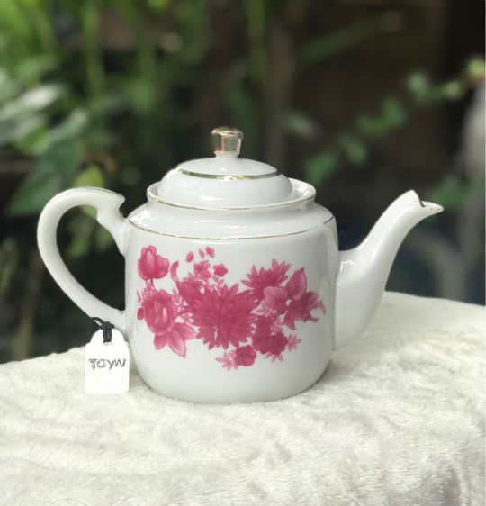 Tea Pot กาน้ำชาพร้อมถาดรอง ลายดอกแดง ดอกสวยสีสด น้ำทองเข้ม ขนาดกา กว้างหูถึงพวยกา 7.5 นิ้ว ตัวอ้วน 4.5 นิ้ว สูง 5.3 นิ้ว รูปที่ 9