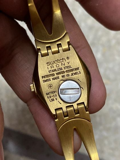 นาฬิกายี่ห้อ SWATCH  สวิสเมด  007 เจมส์บอนด์  แท้มือสอง ทองสวยเลดี้ สายยาว 7 นิ้ว 3500฿ รูปที่ 2