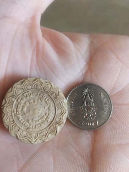 พระเนื้อผงจันทร์ลอยผสมพระเกศา(พระครูธรรมสรคุณ(เขียน)(ขนธสโร)(เทพเจ้าแห่งขุนเขาคิชฌกูฏ)วัดกระทิง(จังหวัดจันทบุรีปี2539))พระเครื่องรางของมงคล รูปที่ 5