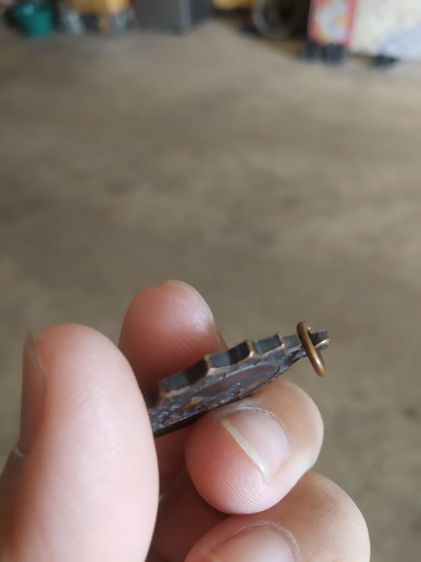 พระเหรียญจักรเนื้อทองแดง(พระหลวงปู่สีวัดพระปรางค์หลังพระหลวงพ่อแพวัดพิกุลทอง(พระเกจิ))พระบ้านพระเครื่องรางของมงคล รูปที่ 13