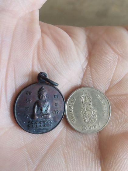 พระเหรียญเนื้อทองแดง(พระชัยวัฒน์กลมเล็กพระหลวงปู่เหรียญ(ถาวโร)(วัดบางระโหง)(ที่ระลึก108ปี)(จังหวัดนนทบุรีปี2547))พระบ้านพระเครื่องรางของมงคล รูปที่ 3